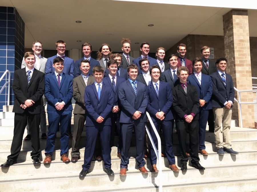 The day that the squad left for spring training, they dressed up in a suit to show they mean business. The Grand Ledge baseball program every year for the past 40+ years sends a group of kids to spring training. Over the years Coach O’Keefe received multiple compliments from strangers on how nice his team looks; they wonder if the GLHS players are a college squad, rather than a high school team.