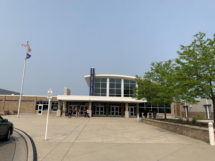 Grand Ledge High School's last day of school is June 4th, 2019. The graduating Senior class' last day was on May 24th. 