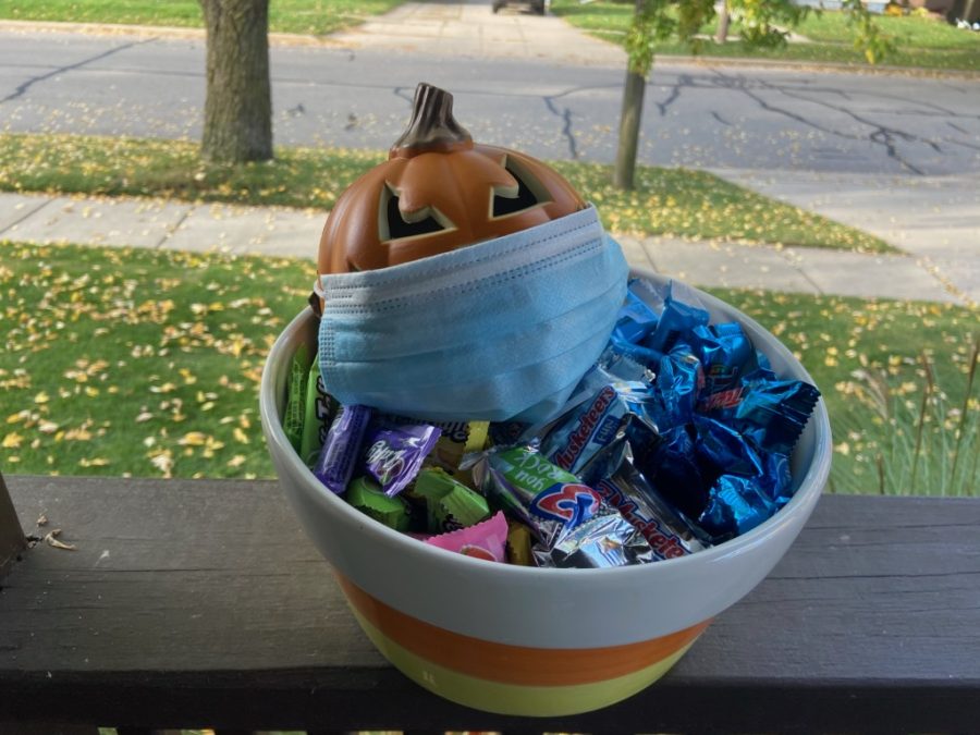 A Jack-O-Lantern with mask ready for Halloween candy