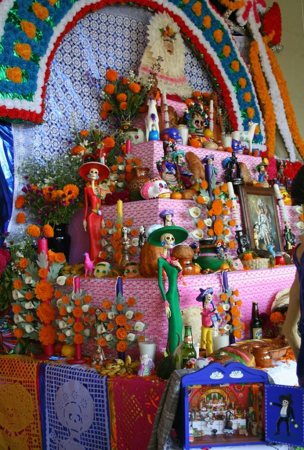 Families+create+altars+to+honor+their+family+members.+This+altar+was+created+to+honor+Frida+Kahlo.