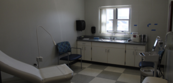 The health center rooms are closed off to ensure
student privacy. Two examination rooms, such as
the one pictured, as well as a mental health room
were opened to students as of April 8, 2024.