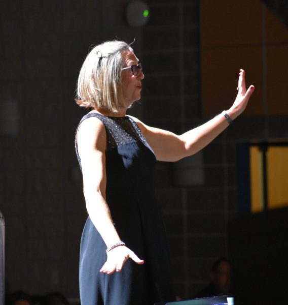 Choir director Sheri Pertersen directs Vocal
Ensemble during the Collage Concert. They
performed Santa Baby for those in the audience.