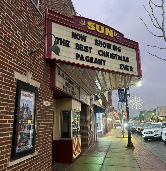 Grand Ledge Sun Theater displays their first holiday movie of the year. They chose to show The Best Christmas Pageant Ever. 